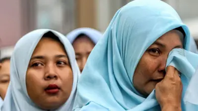 Para pekerja Sritex menangis 
