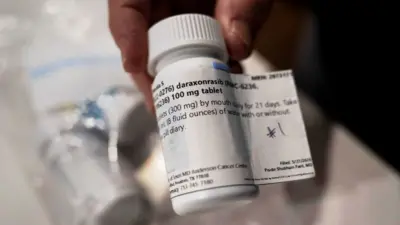 Close up image shows a pill bottle labelled daraxonrasib, in view are some of the label contents such as '300 mg' and 'by mouth daily for 21 days'.