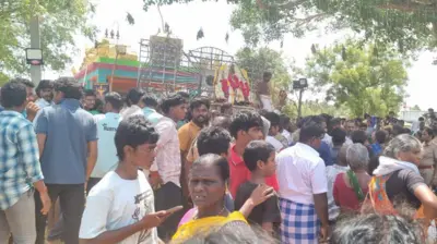 மண்டகப்படி ஒதுக்குவதில் இருதரப்பினர் இடையே பிரச்னை
