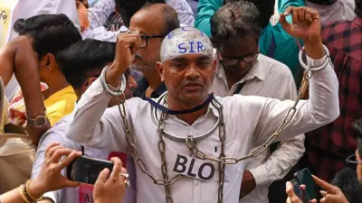 બીબીસી ગુજરાતી, ગુજરાત, બીબીસી, અમદાવાદ, પશ્ચિમ બંગાળ, ભારતનું ચૂંટણીપંચ SIR વિરોધ મોદી મમતા કૉંગ્રેસ ટીએમસી ભાજપ અમિત શાહ મતદાર યાદી મતદાન