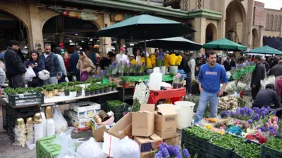 Согушка карабастан Тегерандагы айрым базарлар иштеп жатат.