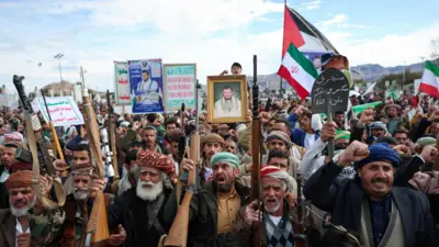 هواداران حوثی‌ها در تجمعی در حمایت از ایران در صنعا، ۲۷ مارس