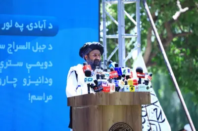 ملا عبدالغني برادر دریځ ته ولاړ دی
