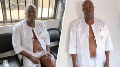 Alaga ijọba ibilẹ Owo ti wọn ja sihoho; Tope Omolayo. 