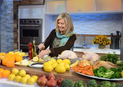 ښځه چې پخلنځي کې ولاړه ده