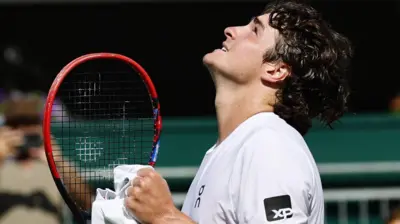 João Fonseca celebra vitória em Wimbledon