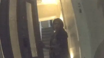 بی‌بی‌سی خبرنگاران مخفی خود را فرستاد تا بررسی کنند که مشاوران مهاجرت تا چه حد حاضرند به افراد کمک کنند تا برای پناهندگی، ادعاهای دروغین سر هم کنند