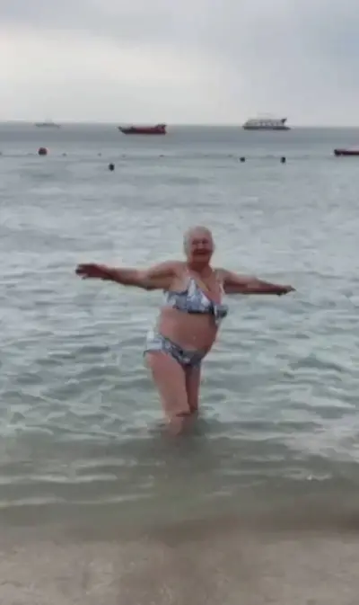 Olha Pylypenko na praia