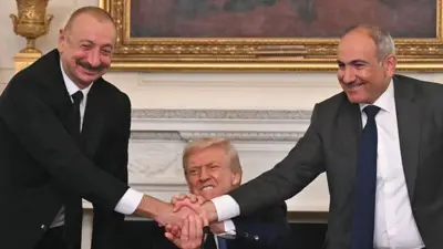 Президент Азербайджана Ильхам Алиев и премьер-министр Армении Никол Пашинян на встрече с президентом США Дональдом Трампом 8 августа в Вашингтоне
