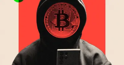 क्रिप्टो फ़्रॉड की एक काल्पनिक तस्वीर जिसमें एक हुडी पहने हुए व्यक्ति के चेहरे की जगह बिटकॉइन है और उसके हाथ में फ़ोन 