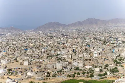 عکسی از شهر کابل که از نمای بالا گرفته شده و منطقه بسیار وسیعی را نشان می‌دهد
