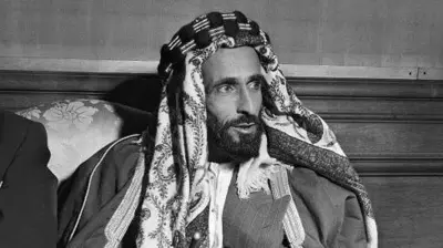 Sheikh Shakhbut bin Sultan Al Nahyan gives a press conference upon his arrival in Paris on August 27, 1951.