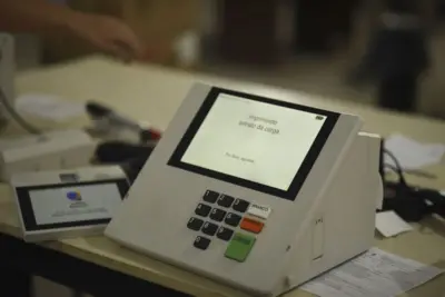 Foto de urna eletrônica