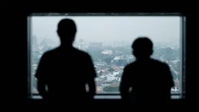 Dua pria Indonesia, yang sebelumnya menjadi korban sindikat perdagangan manusia dan dipaksa bekerja sebagai penipu di Kamboja