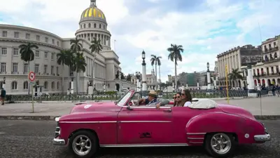Turistas en el centro de La Habana.