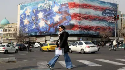 میدان انقلاب دیوارنگاره برای غرق کردن ناو آمریکا