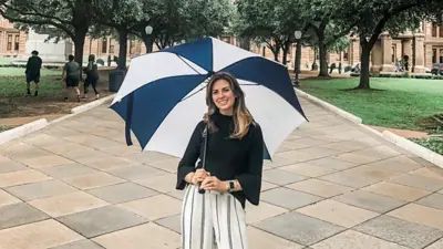 Eve Wileycbet uabfrente à sede do governo do Texascbet uabAustin