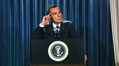 نیکسون پشت تریبون