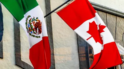 Banderas de México y Canadá