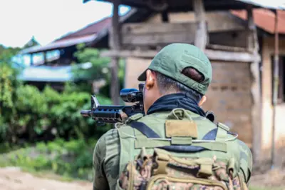 မြို့သိမ်းတိုက်ပွဲတစ်ခုမှာတွေ့ရတဲ့ PDF တပ်သားတစ်ဦး ( ပုံဟောင်း) 