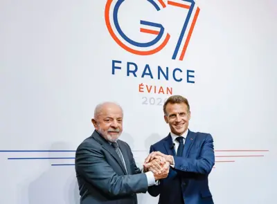 Lula fez sua primeira reunião bilateral às margens do G7 com Emmanuel Macron, da França