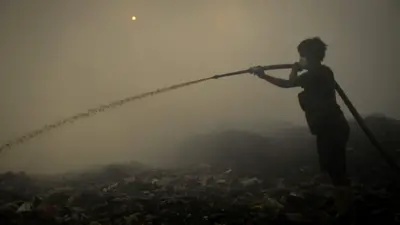 TPA Jatiwaringin, kebakaran, lingkungan