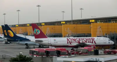 બીબીસી ગુજરાતી ભારત ઍરલાઇન્સ જેટ ઍરવેઝ કિંગફિશર ડેક્કન ગો ઍર
31 ડિસેમ્બર, 2024 મુજબ ભારતમાં 12 ઍરલાઇન્સ પાસે ઍર ઑપરેટર માટેનાં સર્ટિફિકેટ હતાં