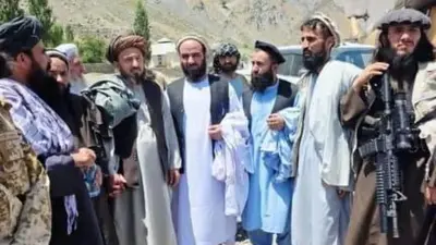 جمعه خان فاتح در کنار فصیح‌الدین فطرت
