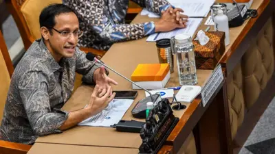 Menteri Pendidikan, Kebudayaan, Riset, dan Teknologi (Mendikbud Ristek) Nadiem Makarim mengikuti rapat kerja dengan Komisi X DPR di Kompleks Parlemen, Senayan, Jakarta, Selasa (21/5/2024).