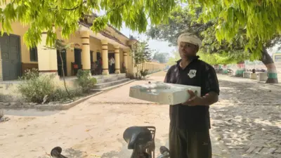 जसवंत कहते हैं कि स्कूल प्रबंधन ने न टॉयलेट सीट स्वीकार की और न ही बच्चियों का नाम लिखा