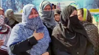 रविवार को लखनऊ में शिया मुस्लिम महिलाओं ने इसराइल-अमेरिकी हमलों में ईरान के सर्वोच्च नेता अयातुल्ला अली ख़ामेनेई की हत्या के विरोध में प्रदर्शन में भाग लिया. 