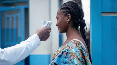 Umugore w'i Goma, DRC arimo gufatwa ibipimo by'umuriro mu gihe cya Ebola mu myaka yashize
