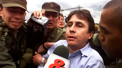 Fabio Ochoa tras su captura en 1999.