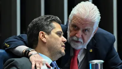 Alcolumbre e Wagner conversando