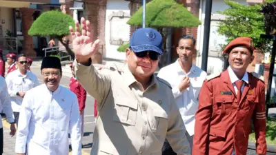Presiden Prabowo Subianto menyatakan bahwa kekayaan negara harus dijaga untuk memastikan masyarakat dapat hidup dengan layak dan sejahtera, salah satunya lewat jalur pendidikan.