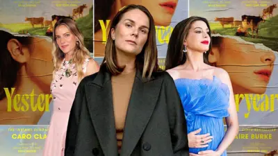 Montagem com imagens da influenciadora Hannah Neeleman, da escritora Caro Clair Burke e da atriz Anne Hathaway, em frente a um cartaz com a capa da edição inglesa do livro 'Bons Tempos: Yesteryear'