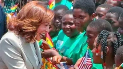 Kamala Harris greeting chiuldren in Ghana on 26 March 2023