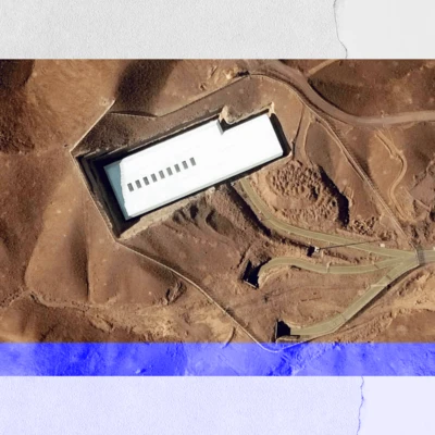 Uma colagem criada digitalmente mostrando uma imagem de satélite do local nuclear de Fordow, no Irã, e uma munição destruidora de bunkers GBU-57