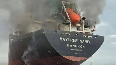 انتهای یک کشتی که آتش گرفته