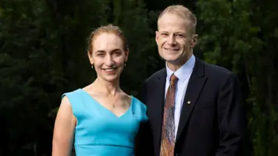 Dua peneliti kanker, Profesor Georgina Long dan Profesor Richard Scolyer, diberi penghargaan sebagai Warga Australia Terbaik 2024.