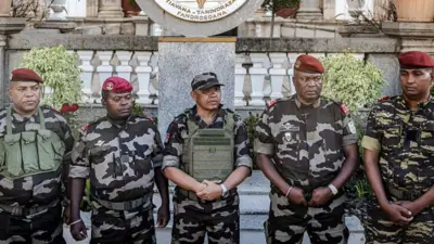 Madagascar military unit stand in front of di presidential palace