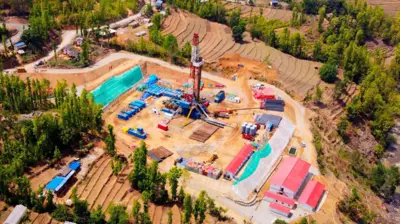 दैलेखमा भैरवी गाउँपालिकामा ग्यास उत्खनन गरिएको स्थानमा ड्रोनबाट खिचिएको दृश्य