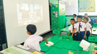 දරුවන් ප්‍රොජෙක්ටරය භාවිත කරන අයුරු