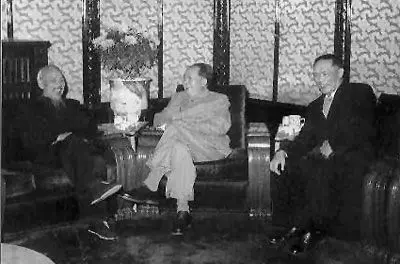 Ông Hoàng Văn Hoan (bìa phải) trong cuộc gặp giữa ông Hồ Chí Minh và Mao Trạch Đông vào ngày 3/12/1960