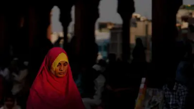 নামাজে নারী