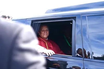 Popu Leo XIV nọn'ime ugbọala, ji ọchị na-ekele ndị mmadụ na-anabata ya