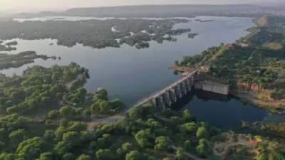 करौली शहर से बारह किलोमीटर दूर गुड़ला गांव के पास यह है पांचना बांध