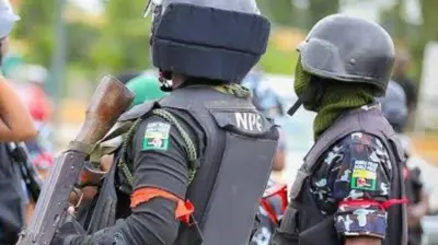 Awọn ọlọpaa to wọ asọ isẹ, gbe ibọn lọwọ