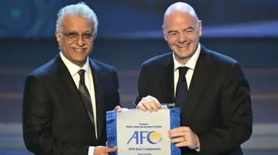 Presiden FIFA Gianni Infantino dan Presiden AFC Salman bin Ibrahim Al Khalifa