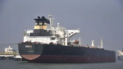 होर्मुज़ स्ट्रेट से होकर भारत पहुंचा एक जहाज़